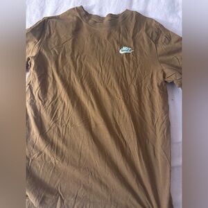 Nike Men's brown Short Sleeve Tee